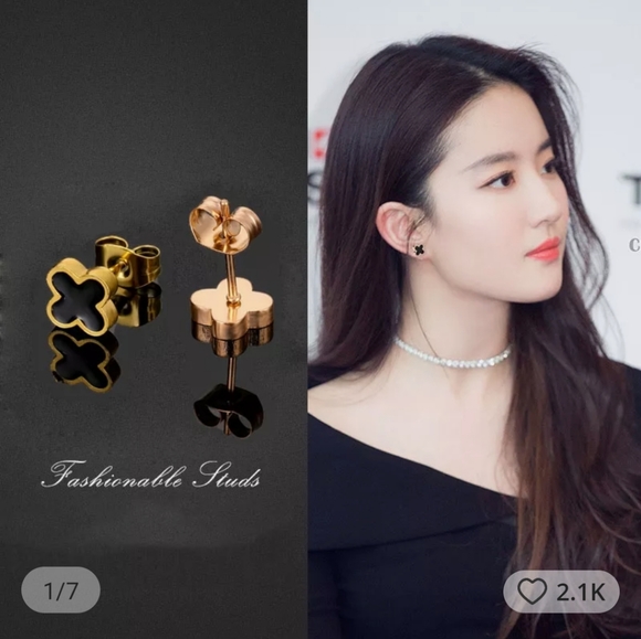 🌻 SALE 4 FOR $25! Fashionable tiny miniature studs, flower/ leaf earrings - Picture 2 of 3